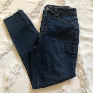 Universal Thread Dark Wash High Rise Jegging